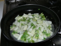 Pochando cebolla y pimiento